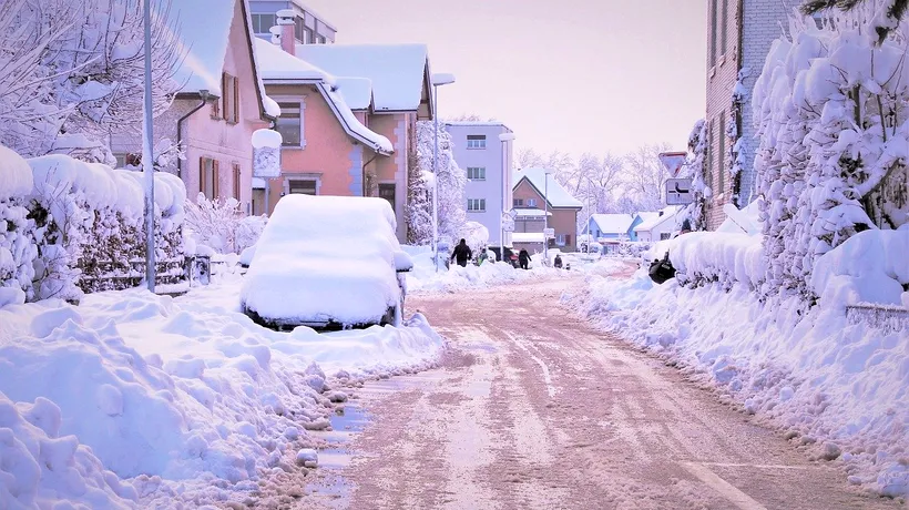 Strat de zăpadă de 12 cm în Capitală! Avertisment pentru șoferi: Vântul scade vizibilitatea