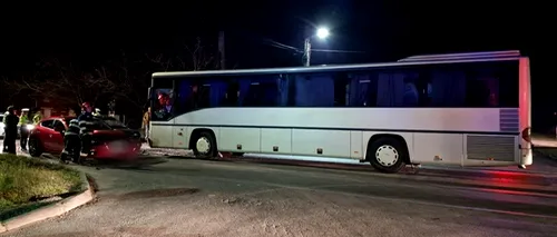 Un autobuz și două autoturisme s-au ciocnit violent la Arad. O persoană a fost rănită și transportată la spital