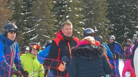 Klaus Iohannis, fotografiat la coadă la telescaun. Unde a schiat în acest weekend președintele României
