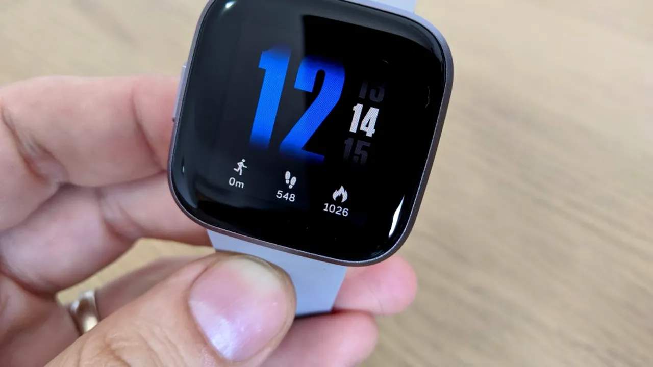 REVIEW Fitbit Versa 2. Este în continuare unul dintre cele mai bune ceasuri de fitness, dar persistă câteva probleme vechi