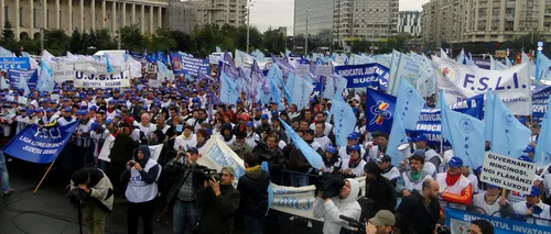 Sindicaliștii din Educație protestează în fața Palatului Parlamentului. Neacordarea sporului pentru condiţii de muncă, neplata orelor suplimentare și nedecontarea navetei, între nemulțumiri