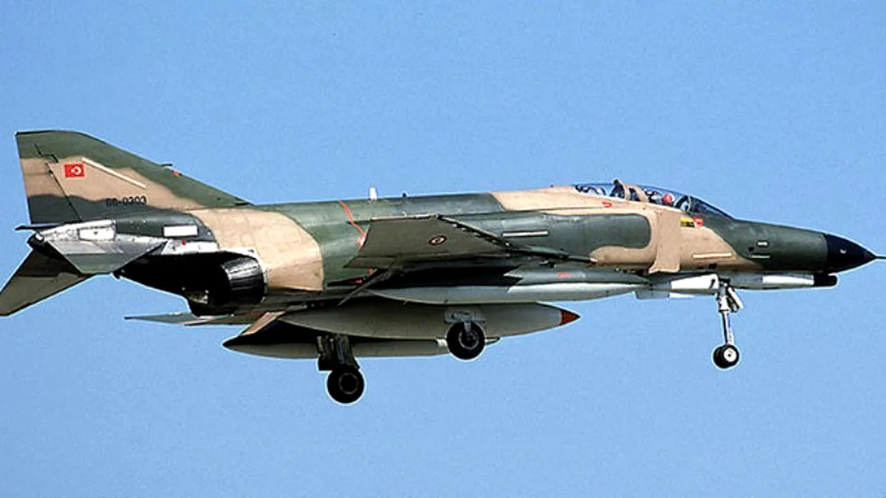 Epava avionului turc doborât de Siria a fost localizată. Nu se știe nimic despre cei doi piloți