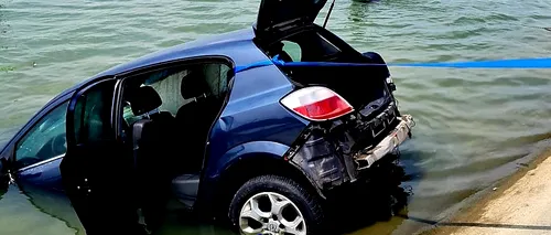Un șofer a plonjat cu mașina în lacul de la Mihăilești, în zona barajului. Imagini de la fața locului