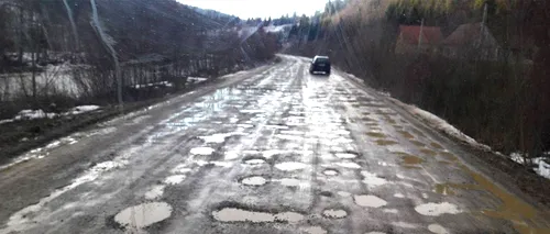 Cea mai proastă șosea din România. Este NEASFALTATĂ și e plină de gropi