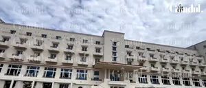 Cum arată celebrul hotel Rex din Mamaia în ajun de 1 Mai. Perla stațiunii se coșcovește pe zi ce trece