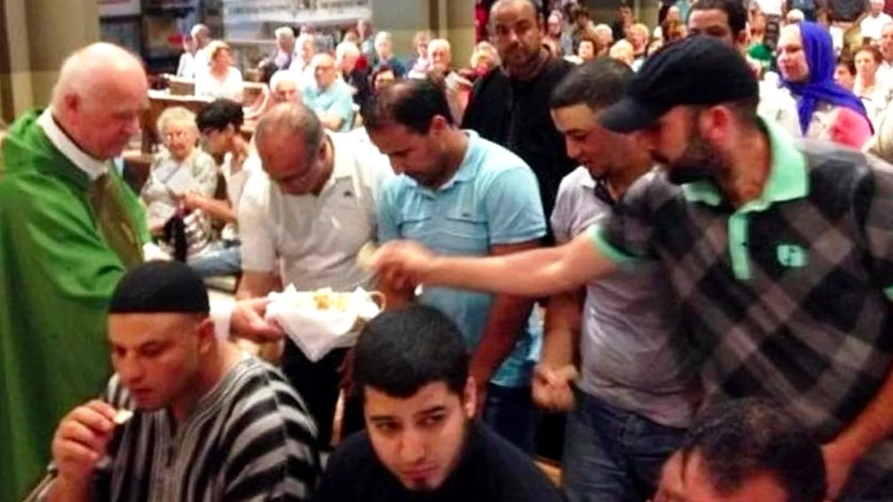 Mii de musulmani au participat la slujbele catolice din Franța, în semn de solidaritate