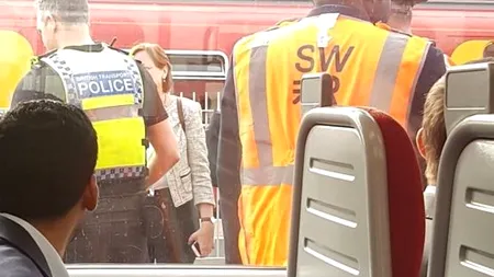 Panică în gara din Wimbledon. Pasagerii unui tren, în alertă după ce un bărbat a început să citească cu voce tare din Biblie