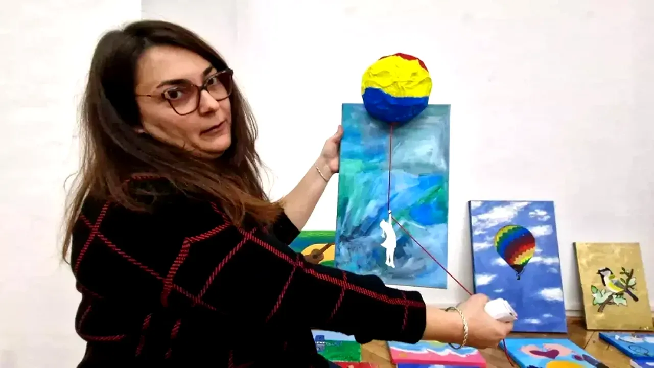 Tablou pictat de un pacient al Spitalului Clinic de Psihiatrie Sibiu, comparat cu o operă a lui Banksy și expus la o expoziție din Palatul Brukenthal