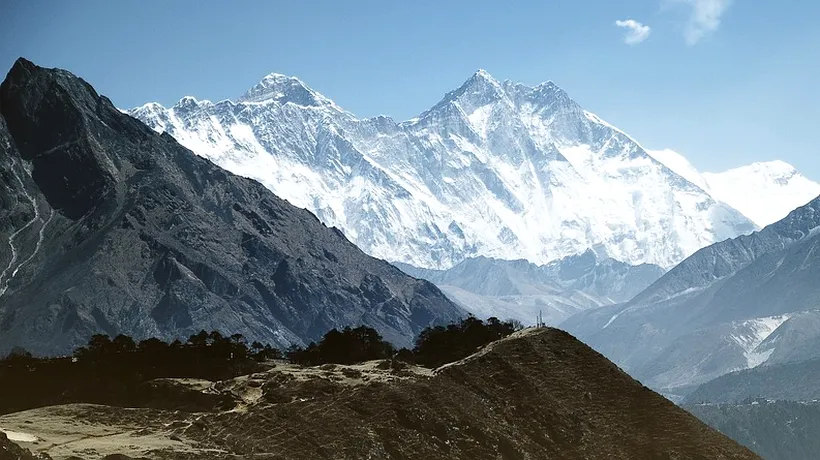 Everest: Noi cadavre au fost descoperite din cauza topirii ghețarilor