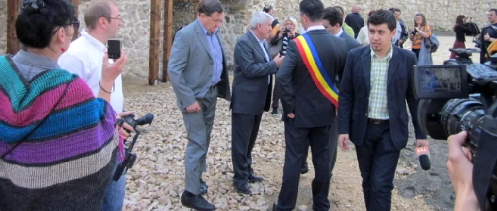 Premieră: Ministrul Diaconu a refuzat să taie panglica la o inaugurare la Cetatea Râșnov. „N-am nici un merit în treaba asta