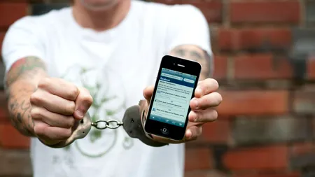 Noi AMENINȚĂRI cu comiterea unor „masacre”, trimise miercuri dimineață către școli și spitale. Un adolescent de 17 ani, dus la audieri