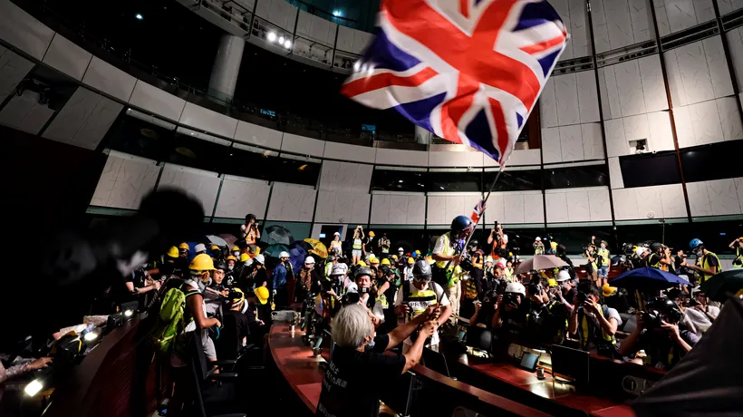China, avertizată de Marea Britanie că vor fi „consecințe grave dacă nu respectă autonomia Hong Kong-ului