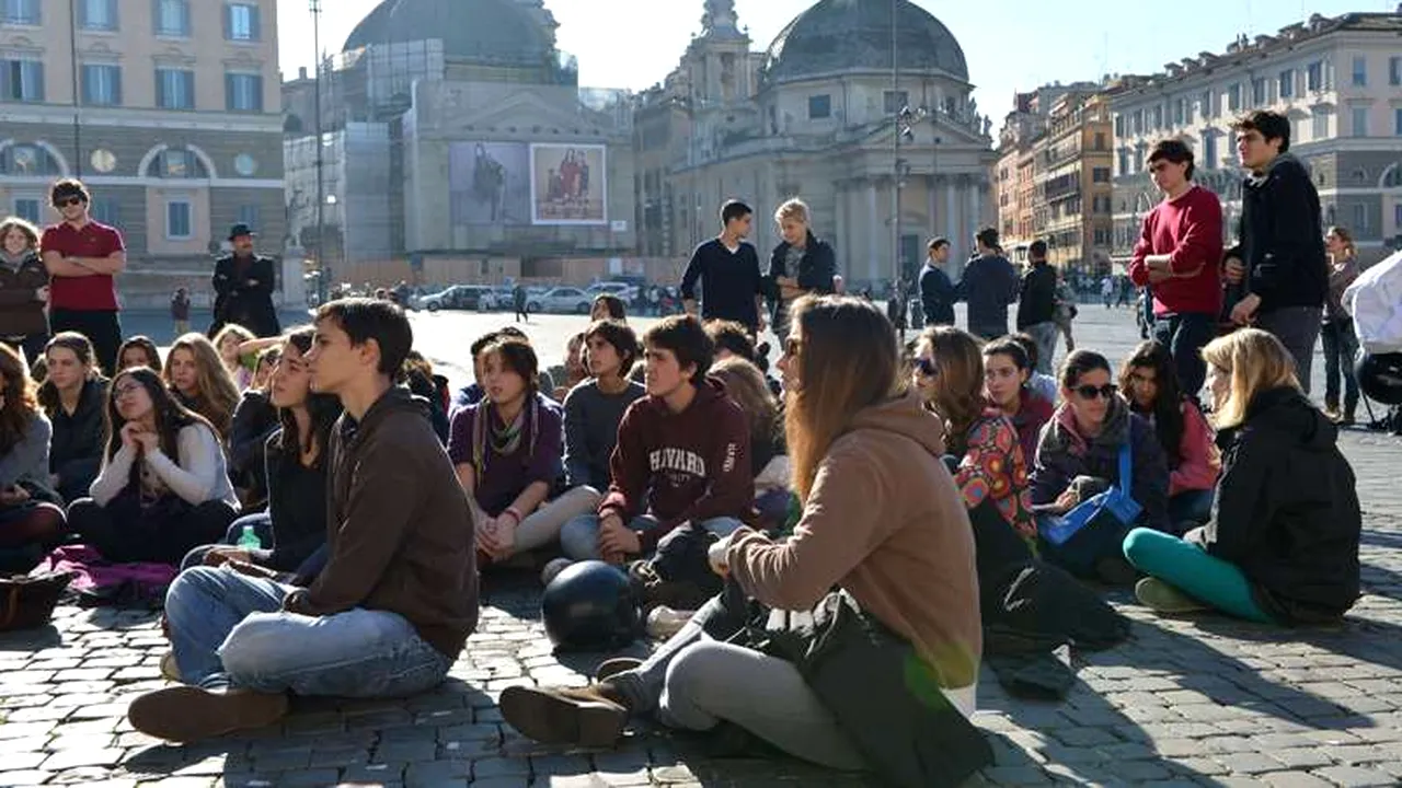 Elevii unor licee din Italia au ocupat sălile de clasă și manifestează împotriva tăierilor bugetare
