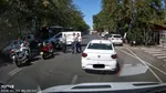 Accident pe Șoseaua Viilor din Capitală. Un polițist de la Rutieră, transportat la spital după ce motocicleta sa s-a ciocnit cu un autoturism