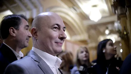 „Încep să cadă măști