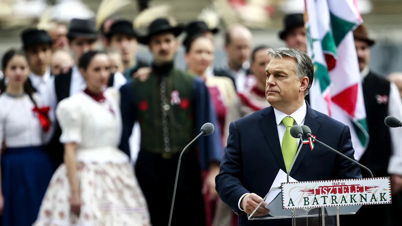 Premierul Ungariei, huiduit și fluierat de sute de oameni la Budapesta. 