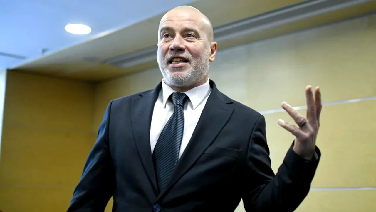 Document fals apărut pe internet după demisia lui András István. Ministerul Culturii dezminte cererea de transfer a acestuia