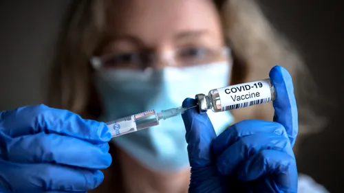 OMS anunță că nu poate recomanda ca persoanele care au primit o doză de ser AstraZeneca să facă rapelul cu alt vaccin