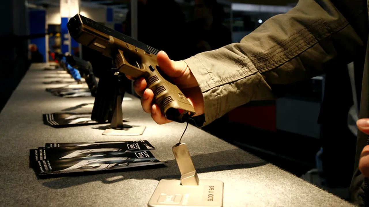Vânzări RECORD de ARME pentru SUA în 2012