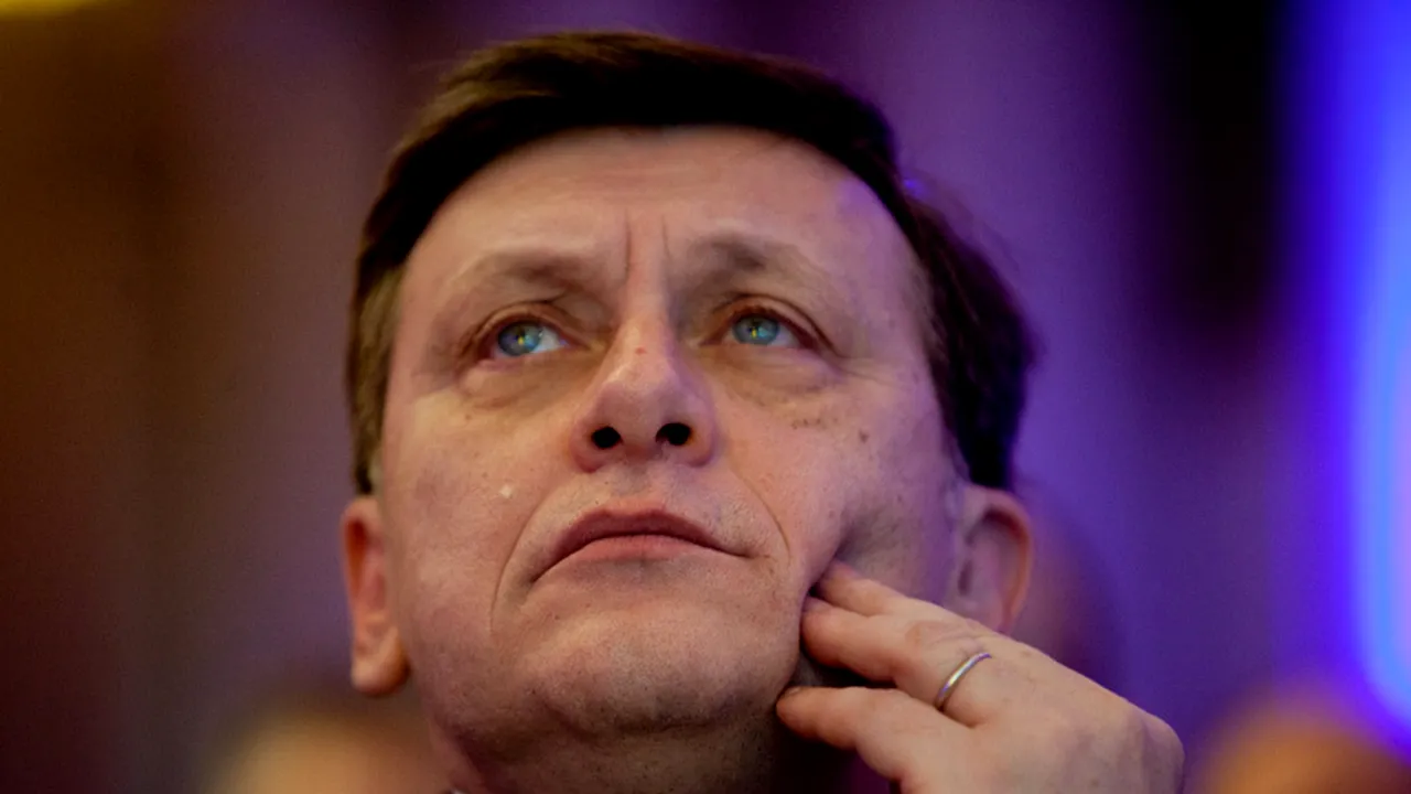 Antonescu îl susține pe Stroe după declarația despre ministrul de Interne german. 