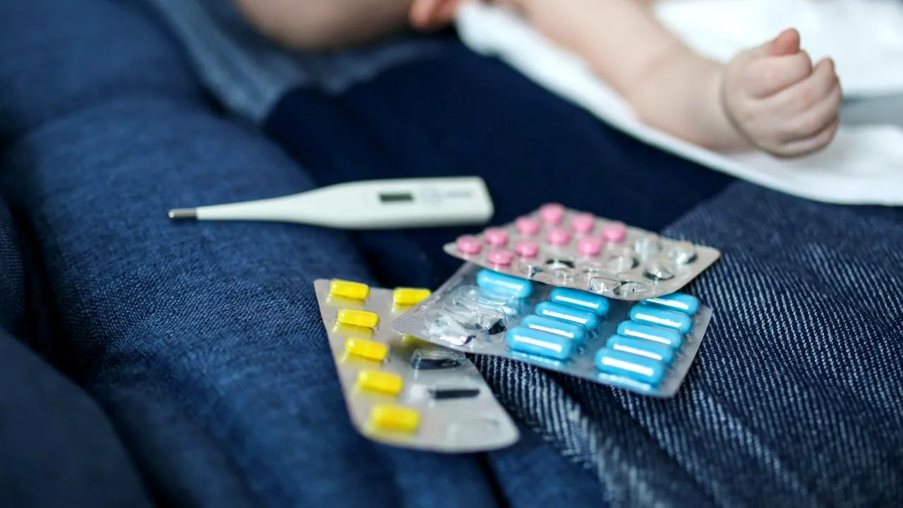 Ultimele cuvinte ale unei fetițe din Scoția, care a murit de septicemie: „Mami, nu îmi place, vreau la fratele meu...” Medicul a trimis-o acasă, cu o „durere de burtă”