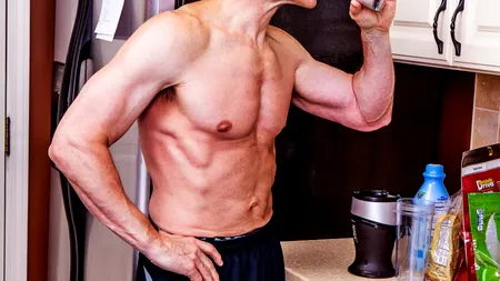 Mai poți să faci pătrățele după 50 de ani? Ce spun experții în nutriție și fitness