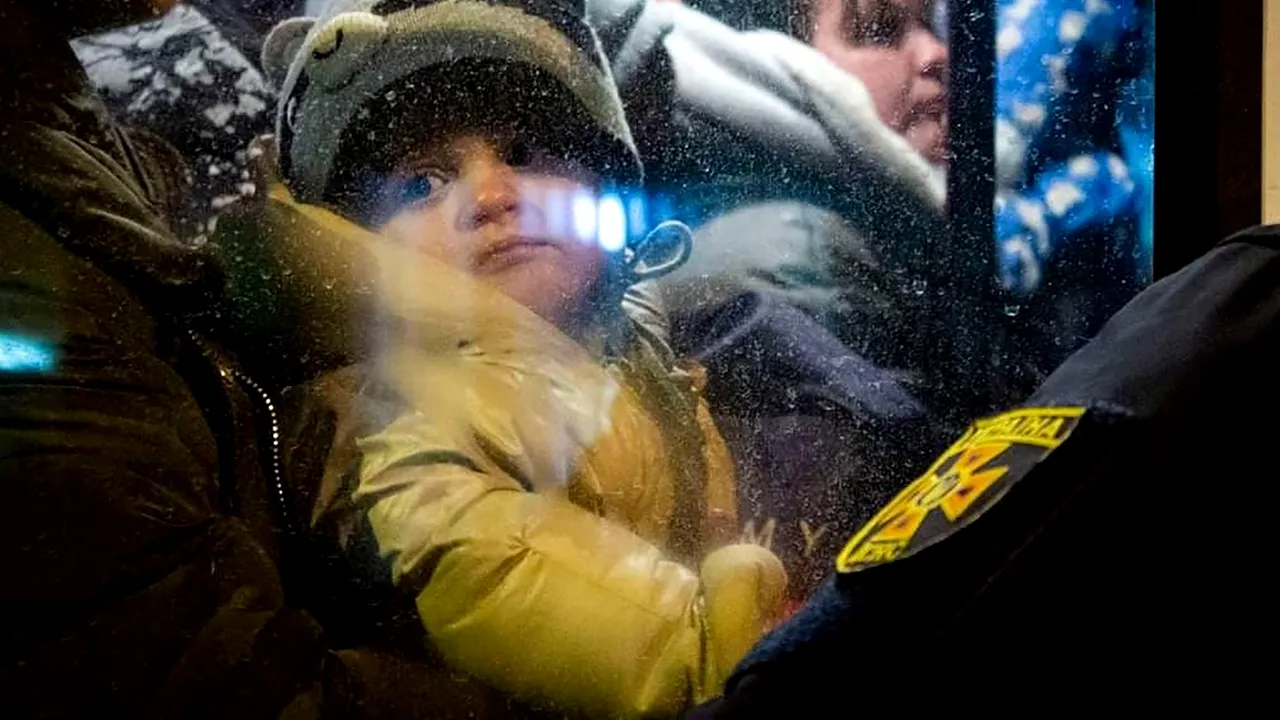 Cum le explicăm celor mici ce se întâmplă în Ucraina și cât de mult au de suferit copiii care fug din calea războiului