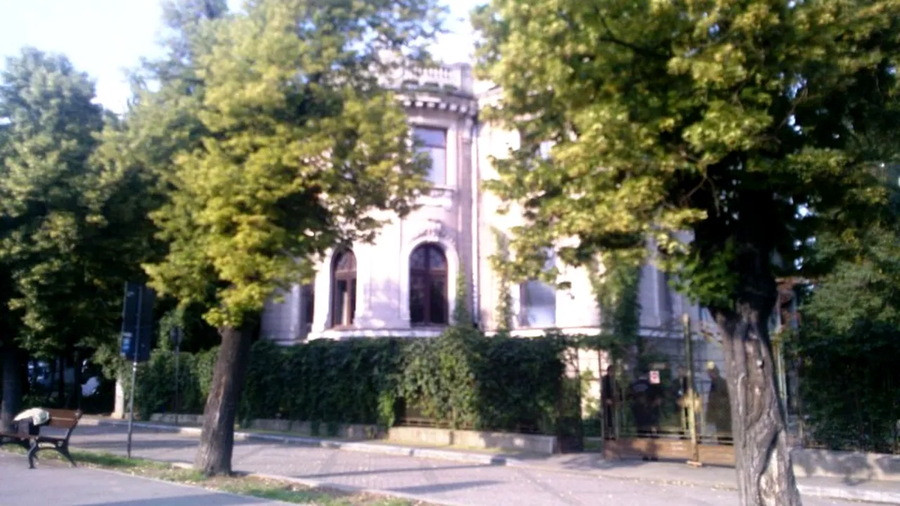 O vilă celebră din imediata apropiere a Guvernului va fi restaurată. Bonus: investitorii construiesc lângă și o clădire de birouri. FOTO