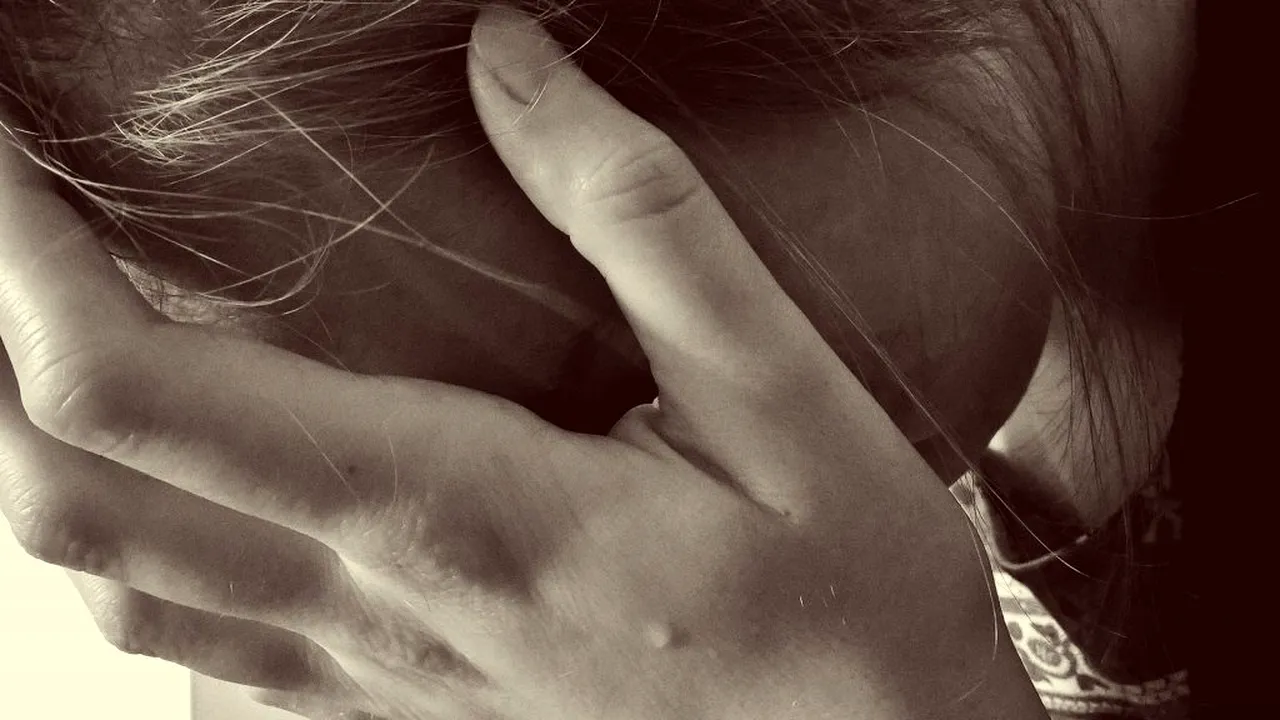 Caz incredibil în Capitală: Cum a reușit o adolescentă să fure un colier în valoare de 20.000 de euro dintr-un mall