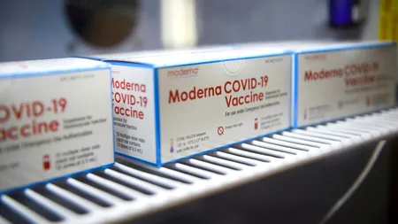 Peste 160.000 de doze de vaccin Moderna ajung vineri în România