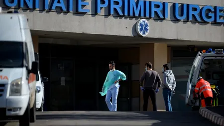 Coadă uriașă de ambulanțe la Spitalul Universitar. Zeci de pacienţi asteptă să fie preluaţi