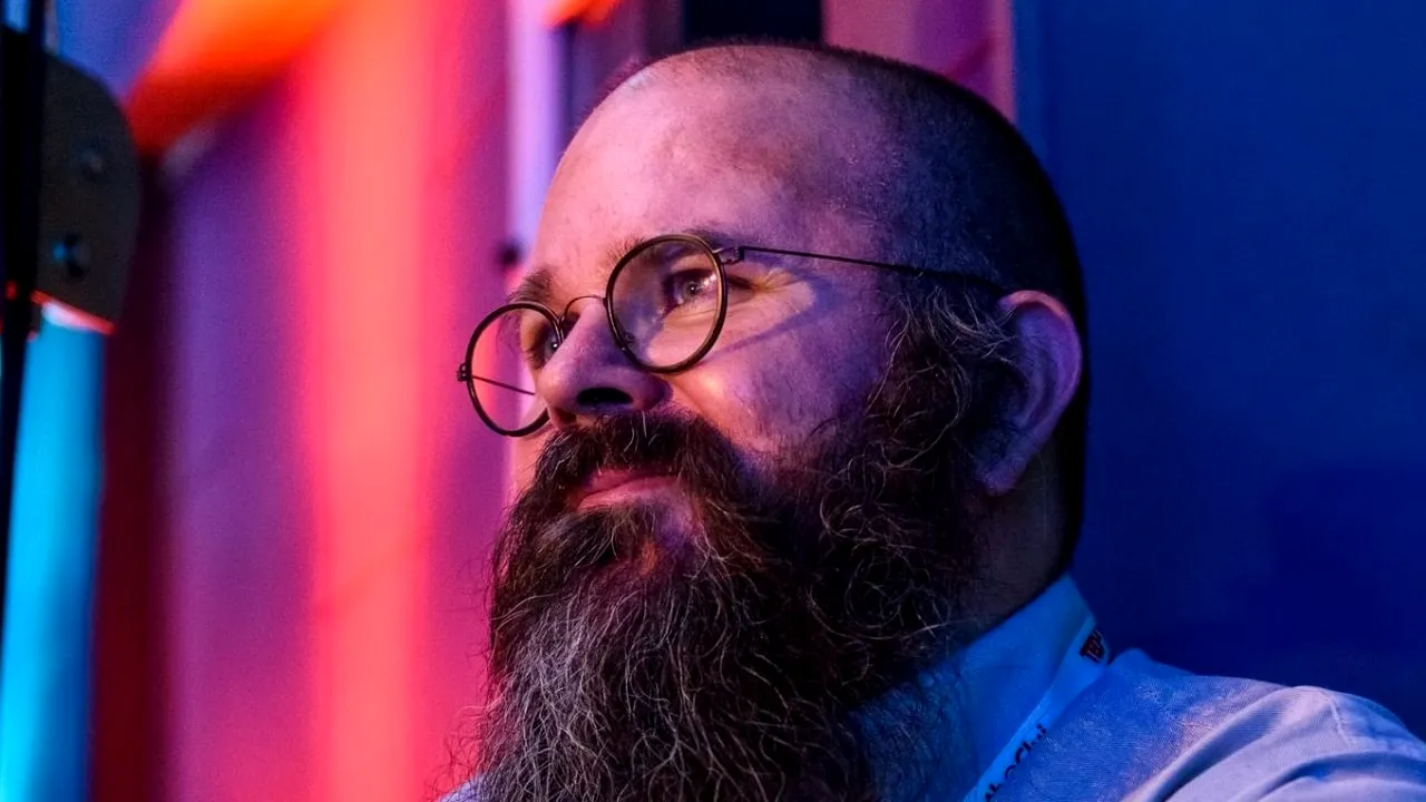 Avertismentul profesorului Răzvan Cherecheș: „Pregătiți-vă! Ne așteaptă o iarnă lungă cu multe restricții”