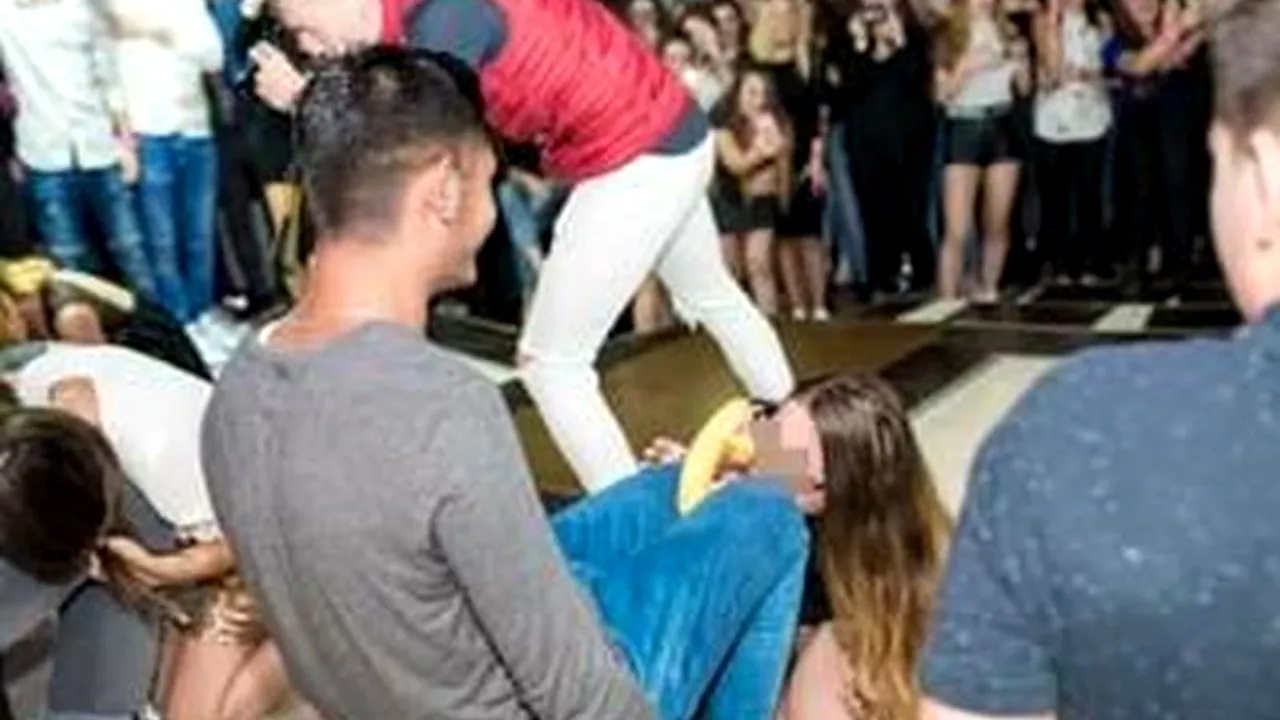 După ce a văzut aceste imagini de la Balul Bobocilor, conducerea unui liceu din Cluj a deschis o anchetă urgentă