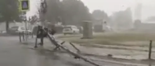 VIDEO | Furtună în București: Străzi inundate, copaci doborâți și mașini avariate