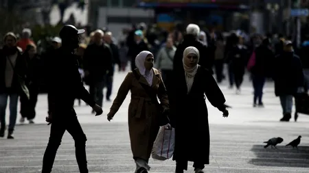 Prima țară europeană care se pregătește să pună capăt unei politici privind REFUGIAȚII. 