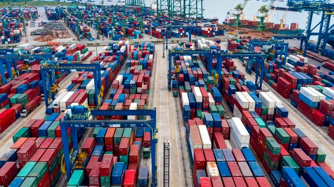 Noua carantina din China amenință iar comerțul global. Ce opțiuni au companiile și care sunt efectele asupra consumatorilor