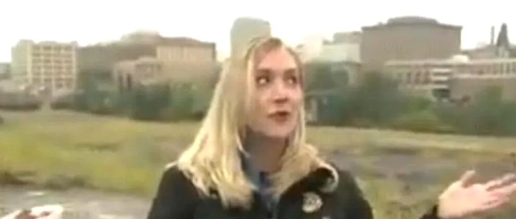 Gafă în direct. Ce i-a scăpat unei reporterițe în timpul unei relatări.  VIDEO