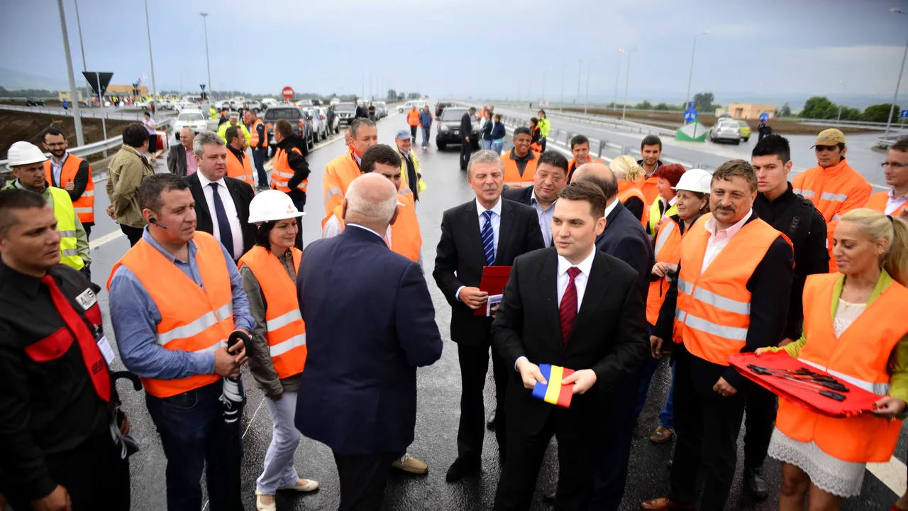 Ministrul Dan Șova a reclamat la DNA că un om de afaceri a încercat să-i dea MITĂ într-un hotel din Beijing UPDATE