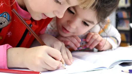 Ministrul Educației: La apariția unui al doilea caz într-o clasă, elevii vor intra în online