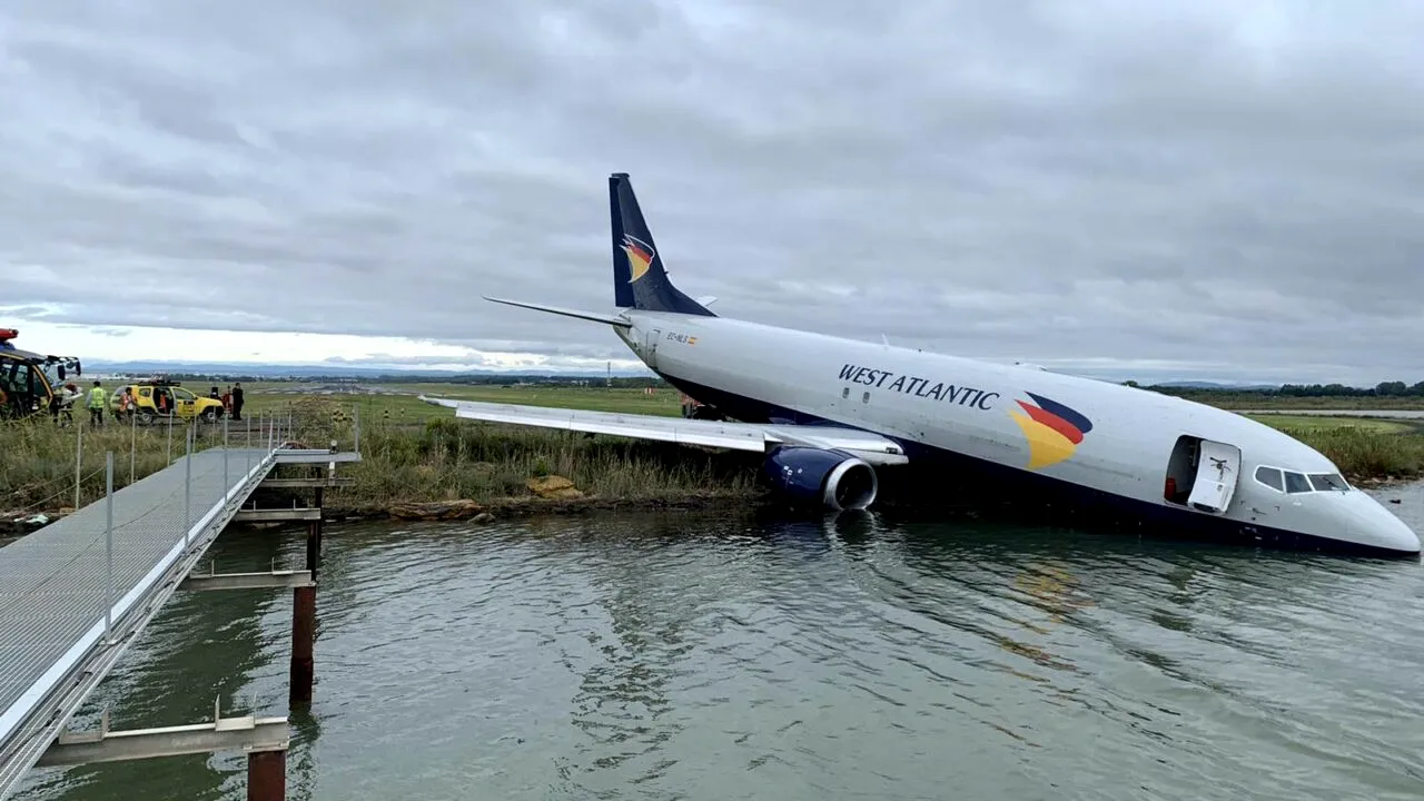 Un avion al West Atlantic, aterizare pe malul unui lac din Franța! – VIDEO