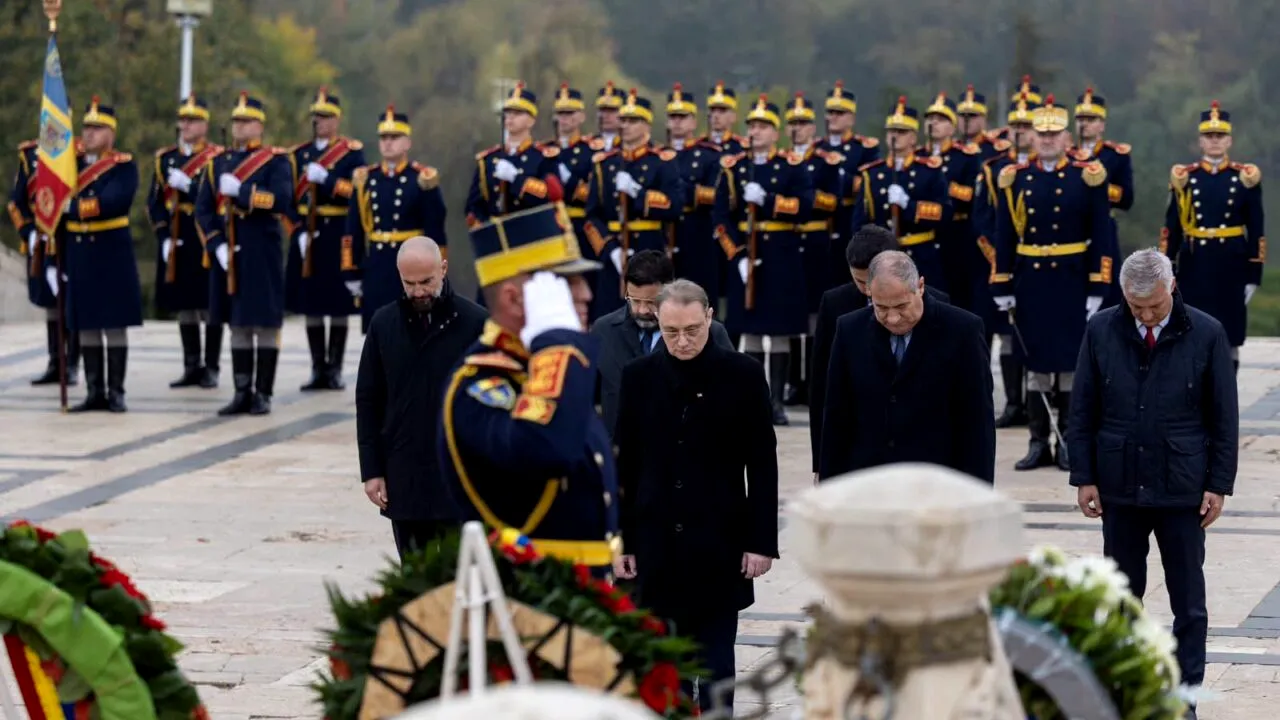 Promisiunile premierului Luca Niculescu de Ziua Armatei Române. Ce le-a transmis militarilor