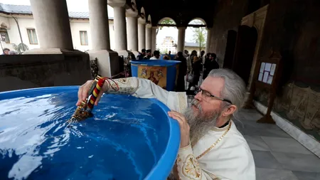 Izvorul Tămăduirii. Ce să nu faci NICIODATĂ în această zi / Sute de credincioși au participat la slujba de la Patriarhie