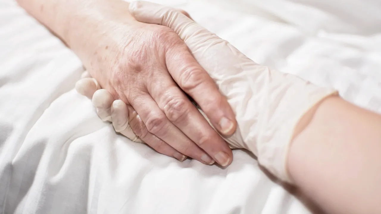 CUTREMURĂTOR! Pacientă cu cancer, îi scrie ministrului Vlad Voiculescu că vrea să fie eutanasiată! Mesajul sfâșietor, viral pe Facebook