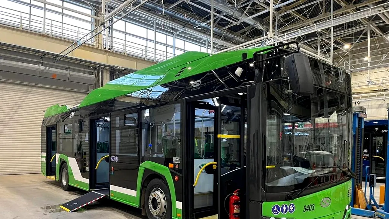 Premieră în București. Noile troleibuze Solaris se pot transforma în… autobuze. STB: „Putem regândi anumite trasee” | DECLARAȚII EXCLUSIVE