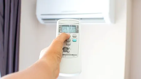 Românii cu aer condiționat în apartament RISCĂ amenzi uriașe! Regulile sunt stricte: nu mai au voie să facă asta