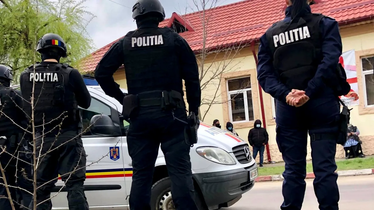 Înmormântarea lui „Șerif” din Alexandria, „spartă” de mascați. La priveghi au participat peste 200 de persoane (FOTO)