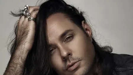 Prezentatorul ICEEfest, actorul britanic Jeff Leach, este înrudit cu Ion Caramitru! Din Romania el va pleca direct in SUA, unde va avea spectacole de stand-up comedy alaturi de Louis CK și Chris Rock