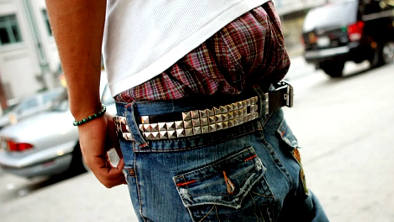 Singurul oraș din SUA unde bărbații nu mai au voie să poarte pantaloni cu talie joasă