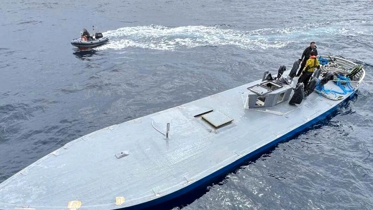 Un submarin încărcat cu peste șase tone de COCAINĂ a fost interceptat de autoritățile europene. Drogurile veneau din Brazilia