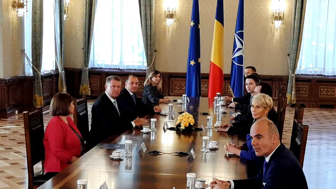 Consultări la Cotroceni | Iohannis, discuții cu partidele politice / Orban: Vizăm creșterea veniturilor, o măsură care să se bazeze pe realități / Barna: Alegerile anticipate, obiectivul noului guvern / Kelemen și Tomac ar vrea premieri de la formațiunile lor / Constantin: Nu ne dăm la o parte de la Guvernare / Tăriceanu vrea doar guvern PNL